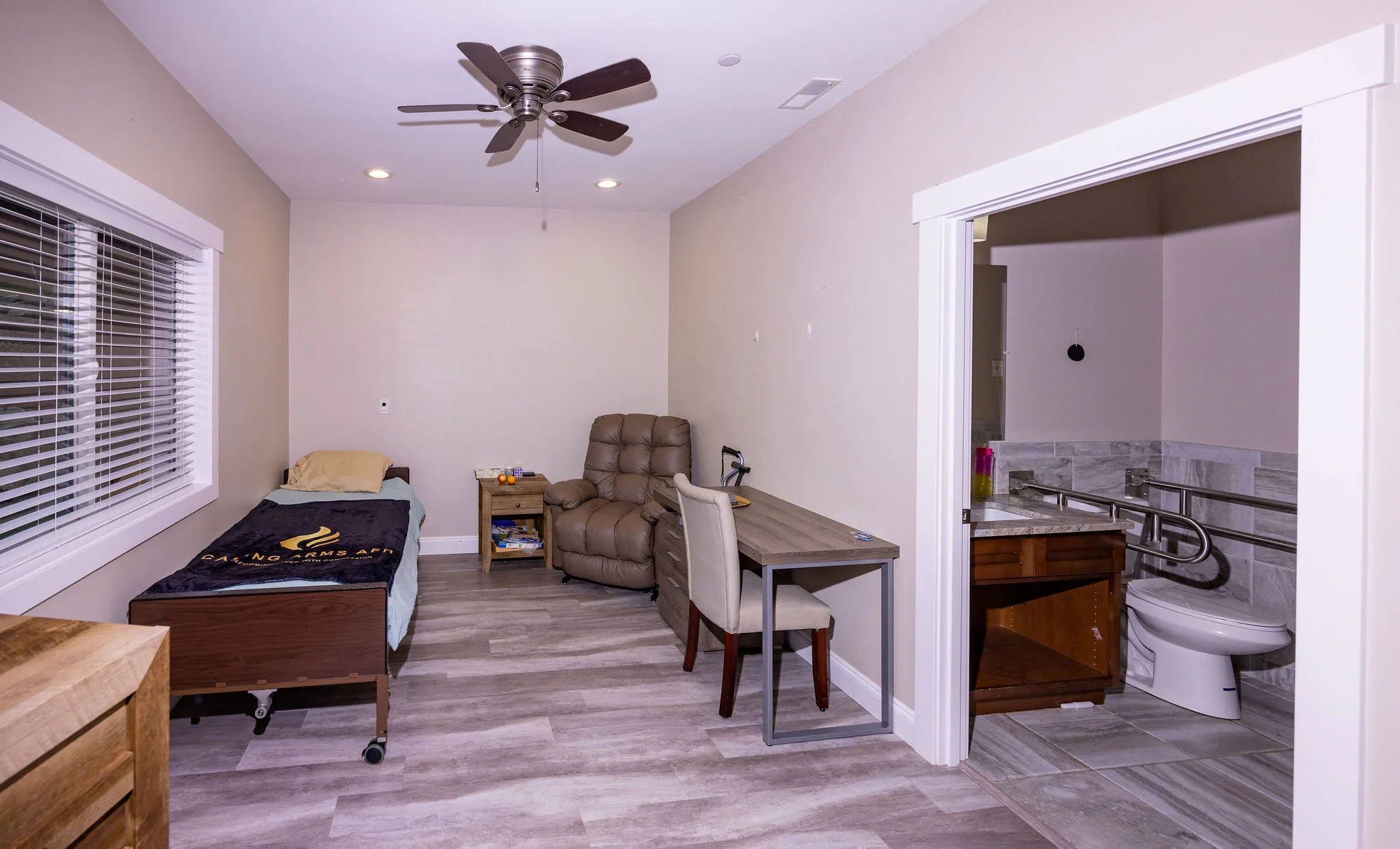 comfortable and luxury room for seniors and adults at assisted living home in bonney lake