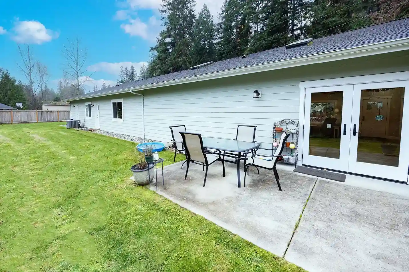 sitting area for residents at assisted living in Bonney Lake