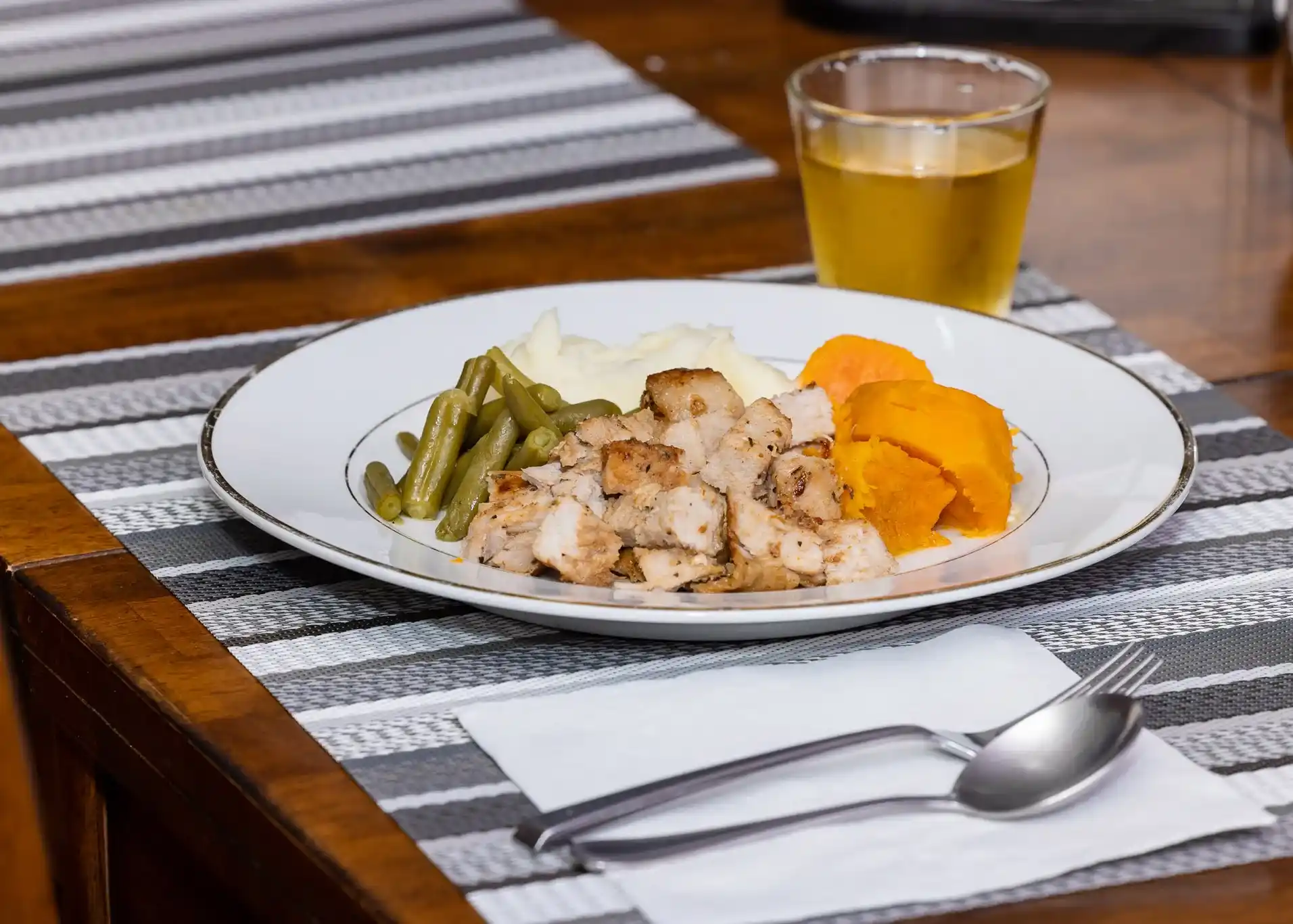 Nutritious meals for residents at Des Moines assisted living facility