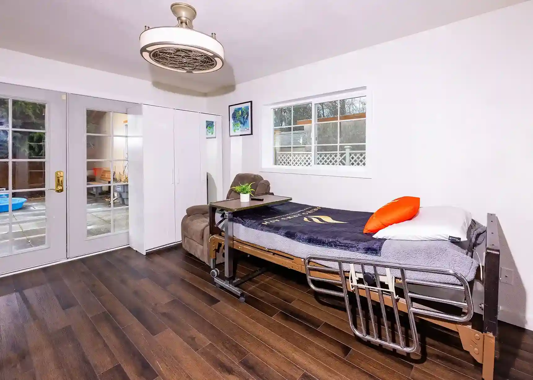 comfortable senior care home of caring Arms in Kent WA