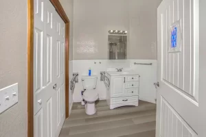 bathrooms at caring arms of Puyallup