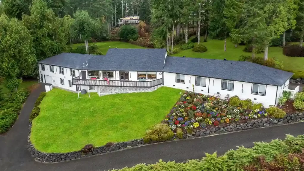 Outside view of Belle Vie of Allyn Assisted Living Facility
